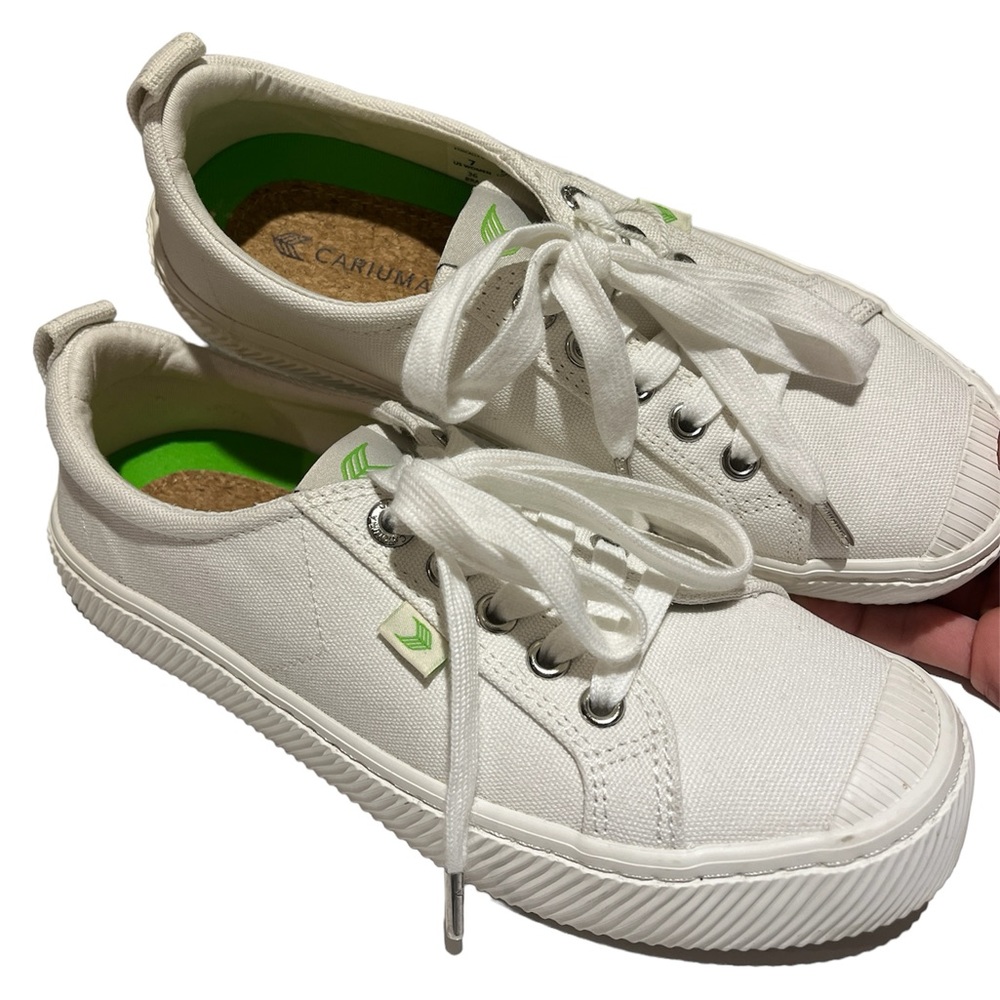 Cariuma OCA Low Canvas Sneaker Off-White cork & memory foam insole